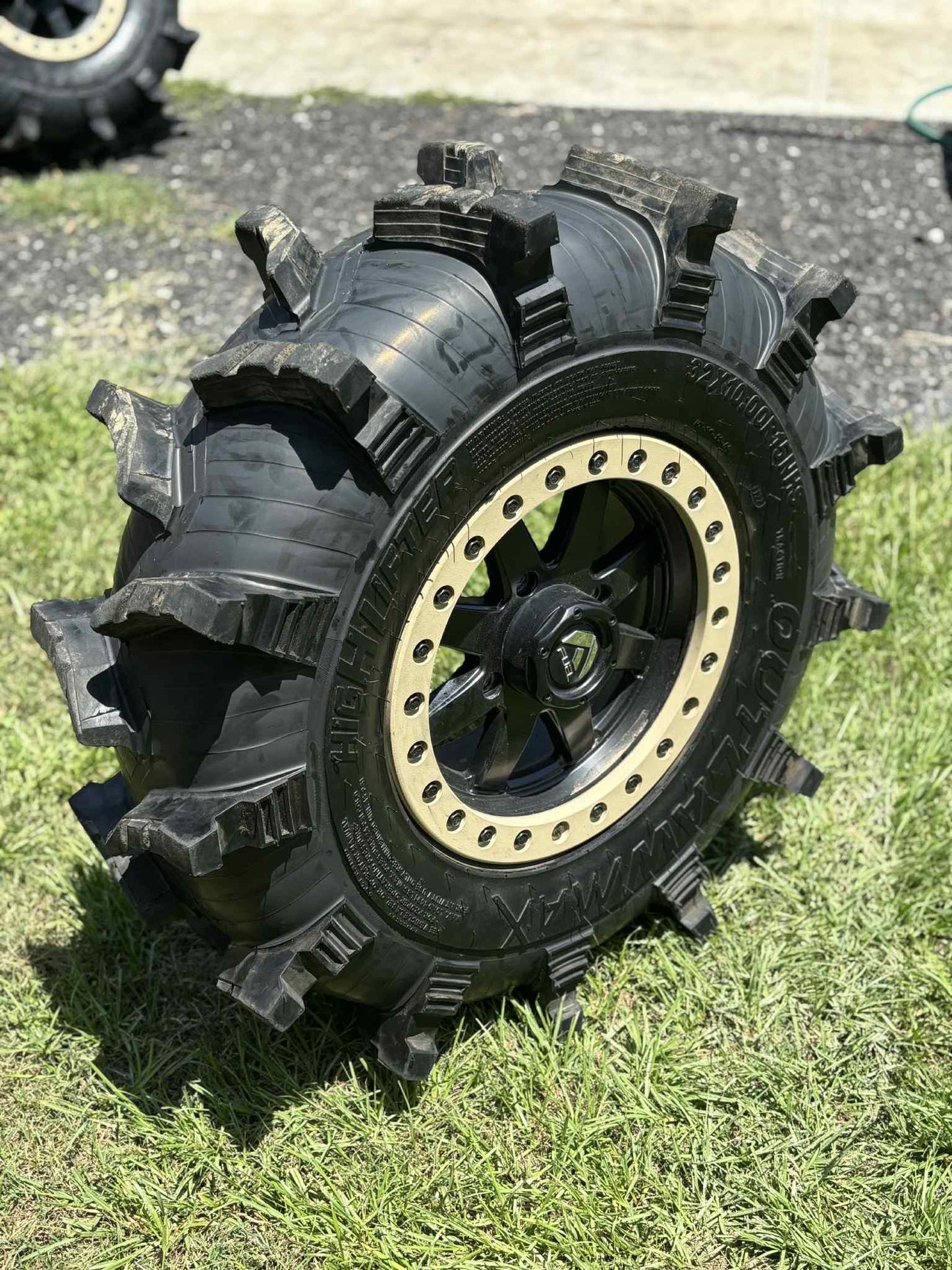 High Lifter Outlaw Max (READ DESCRIPTION FOR DETAILS ON CUT/SCOOP SERVICE)!!!